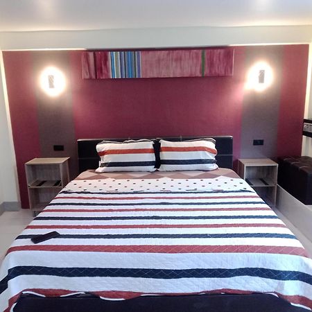 Living Room Guesthouse & Cafe Bar Karon 외부 사진