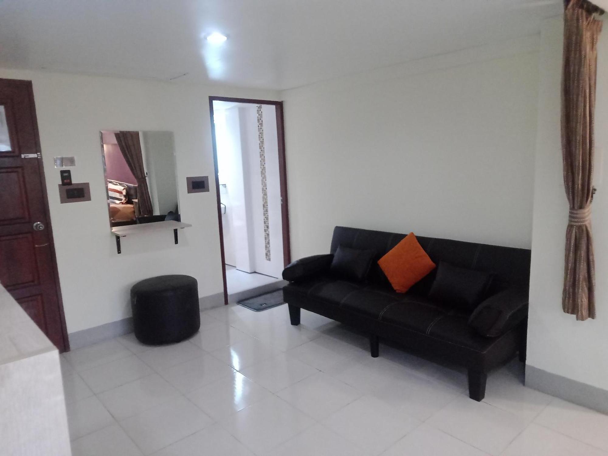 Living Room Guesthouse & Cafe Bar Karon 외부 사진
