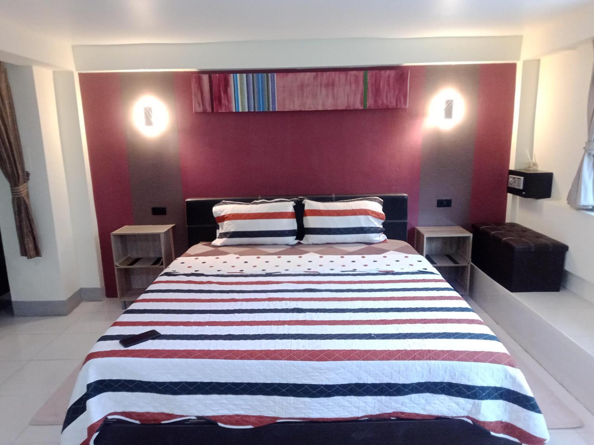Living Room Guesthouse & Cafe Bar Karon 외부 사진