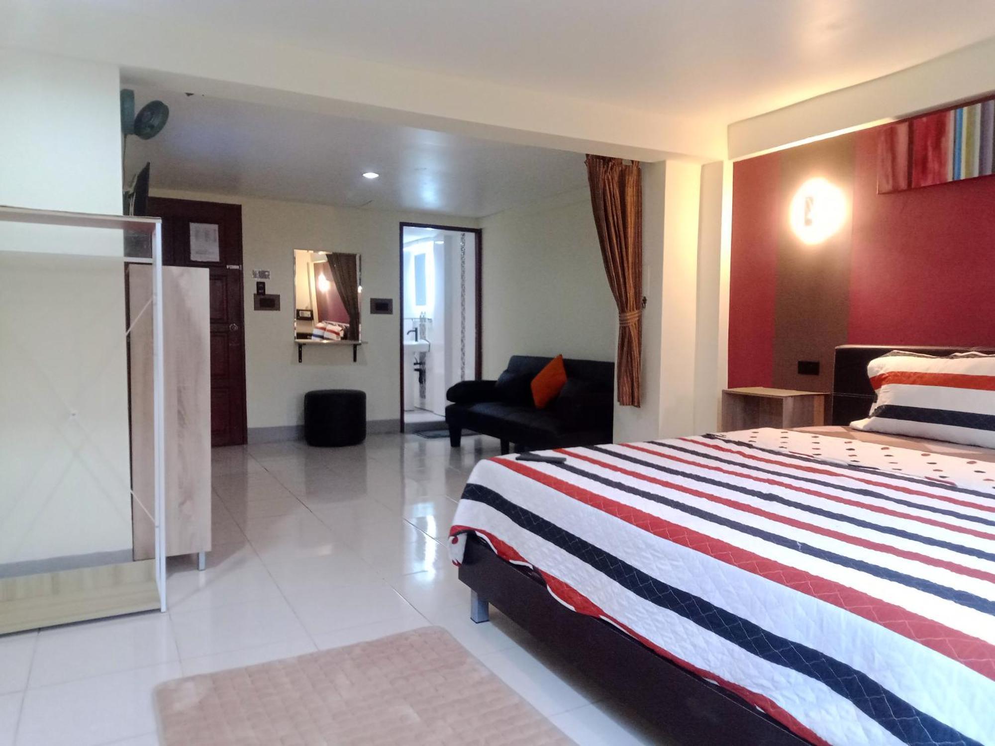 Living Room Guesthouse & Cafe Bar Karon 외부 사진