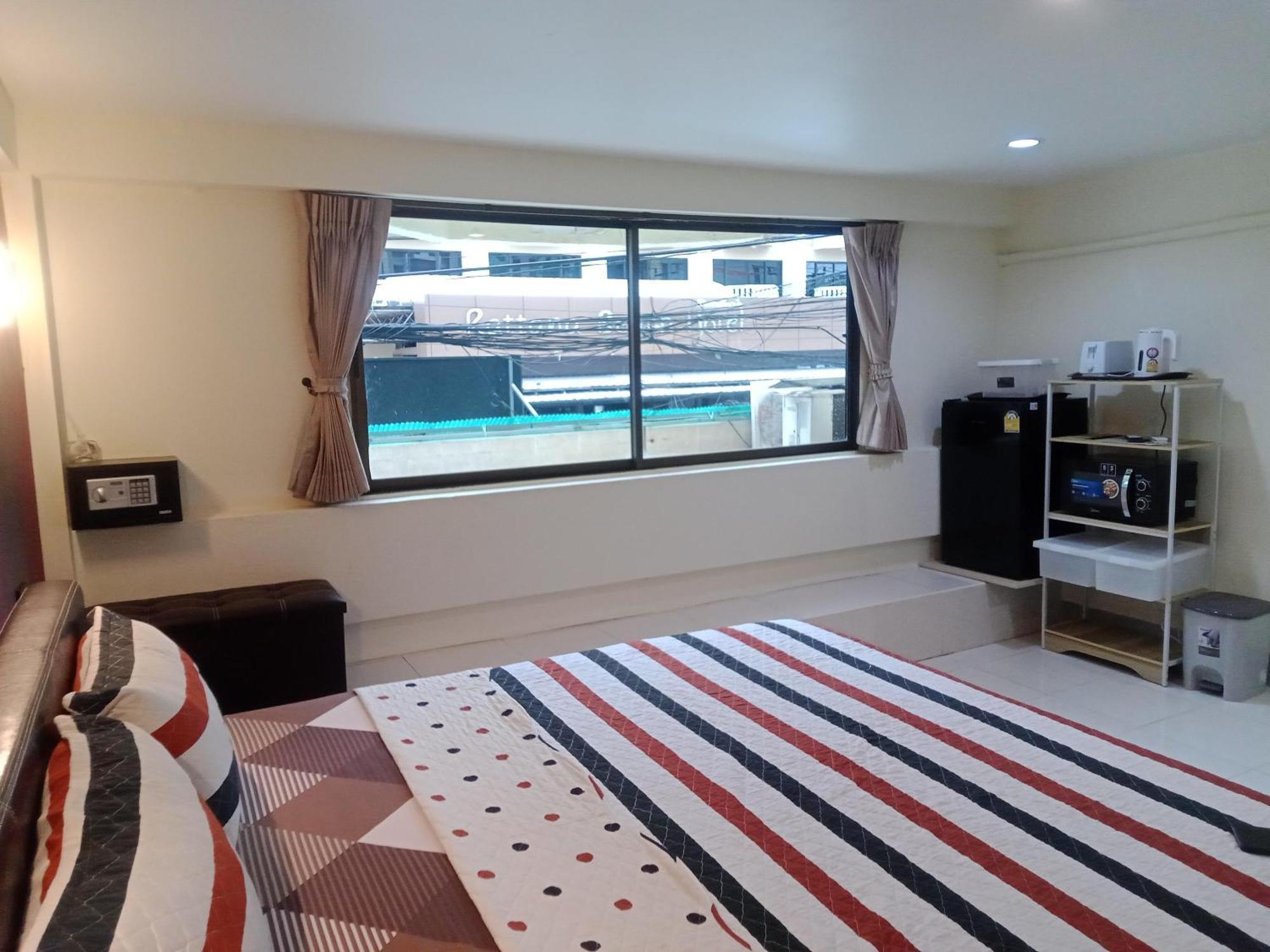 Living Room Guesthouse & Cafe Bar Karon 외부 사진