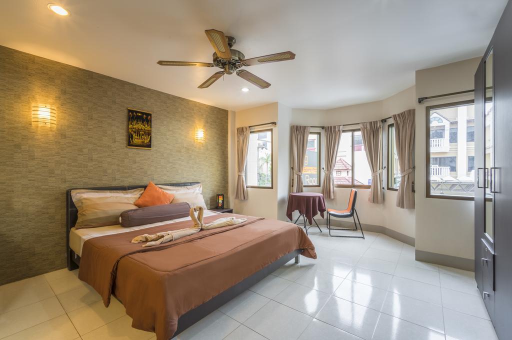 Living Room Guesthouse & Cafe Bar Karon 외부 사진
